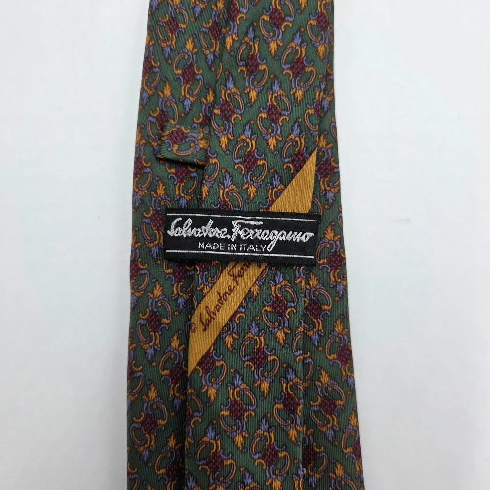 Salvatore Ferragamo Silk Tie Green Paisley‎ Pattern Made in Italy Mens